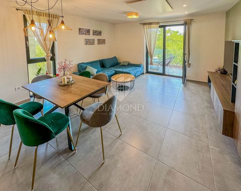 Location: Istarska županija, Novigrad, Novigrad. Opportunity! Istria, Novigrad In a great location, just 300 meters from the sea and the center of Novigrad, there is this wonderful modern apartment! The apartment is located on the 2nd floor of a resi...