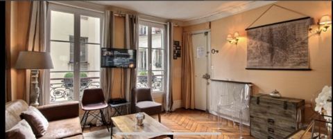 In the heart of the St Germain district (Carré St Germain), in a historic building, CPH immobiler offers a magnificent 2-room apartment of 32 m2 on the 5th floor with elevator. Currently all the common areas are being renovated. This property consist...