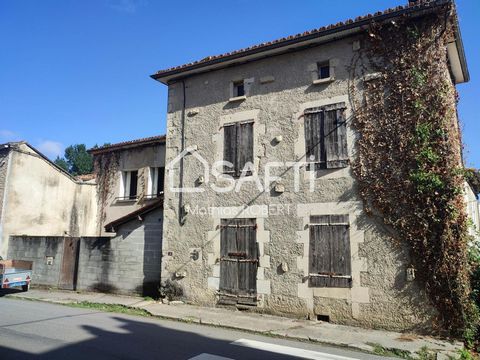 Ensemble immobilier situé au cœur du bourg de Cellefrouin. Venez découvrir le charme de la pierre dans cette ancienne maison de village à réhabiliter. Enorme potentiel pour se faire une belle habitation familiale. Idéalement situé à 11mn de Chasseneu...