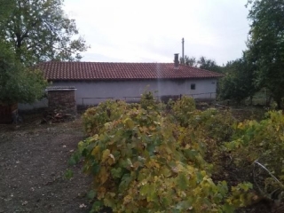 Price: €25.500,00 District: Balchik Category: House Area: 91 sq.m. Plot Size: 1835 sq.m. Bedrooms: 1 Bathrooms: 1 Location: Countryside We are offering you today a well preserved house in a village just 10 minutes from the beautiful sea resort of Bal...
