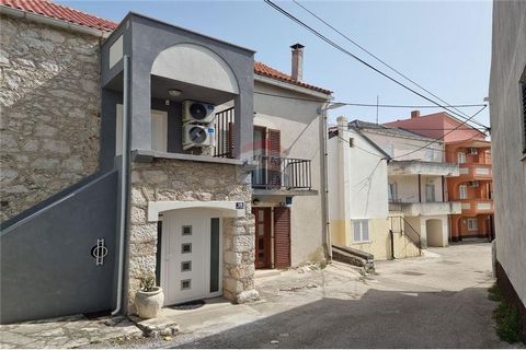 Location: Ličko-senjska županija, Novalja, Novalja. NEW ON THE MARKET! A completely furnished and renovated house is for rent in the old town of Novalja on the island of Pag. The house extends over the basement, ground floor, 1st floor and attic. The...