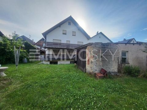 Zum Verkauf steht dieses kernsanierte Mehrfamilienhaus mit 5 Wohneinheiten und großem Garten. Aufteilung der Wohnungen Vorderhaus (Altbau und Aufstockung): - Erdgeschoss: 3,5 Zimmerwohnung, 68 m² - Obergeschoss: 3,5 Zimmerwohnung, 71 m² - Dachgeschos...
