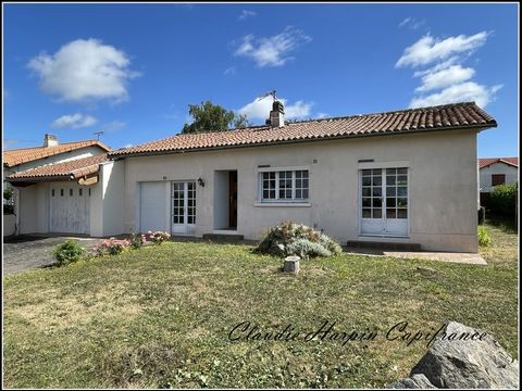 Maison de plain-pied à vendre, 5 pièces, PARTHENAY (79) - TERRAIN 703 m²