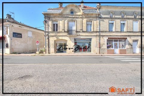 Grande maison de ville avec toit terrasse