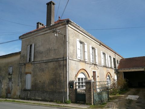 ? BURIE (17) A Vendre CORPS de FERME et Ses Nombreuses Dépendances ?