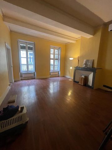 84000 AVIGNON QUARTIER HISTORIQUE APPARTEMENT ET UN STUDIO