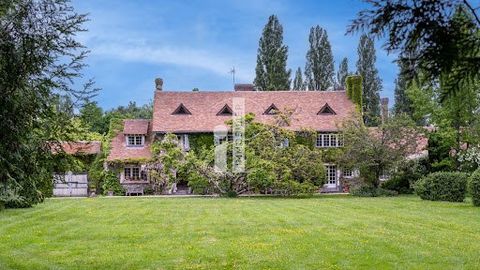 NEAR FONTAINEBLEAU, discover this EXCEPTIONAL ESTATE, surrounded by nature between forest and meadows, ideal for recharging your batteries... The ESTATE is accessible by an elegant bridleway lined with oak trees, leading you to a 19th century MANOR H...
