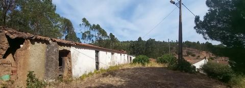 Descubra esta encantadora quinta em Monchique, Faro, disponível por 298.000. Com uma área de 174m², esta propriedade em ruínas oferece uma oportunidade única para criar a sua casa de sonho rodeada pela natureza, com vistas deslumbrantes para as monta...