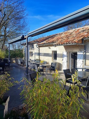 Maison en pierre apparente avec terrasse spacieuse et terrain piscinable à Montpezat du Quercy