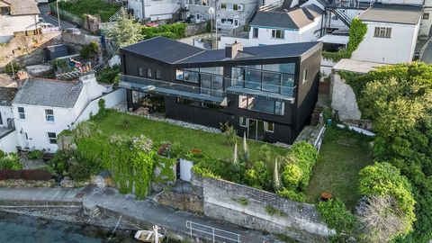 The Villa  Guide Price: £700,000-£1,000,000 A 'Must View' Property: Viewings encouraged with flexible appointment times available. The Villa – Exquisite Riverside Living in a Striking Designer Home A rare opportunity to acquire The Villa, an exceptio...