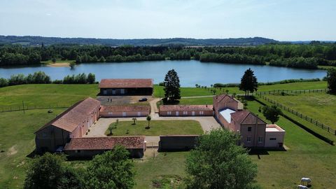 Magnifique propriété de 295 m² implantée sur un domaine de 26 hectares avec 2 étangs