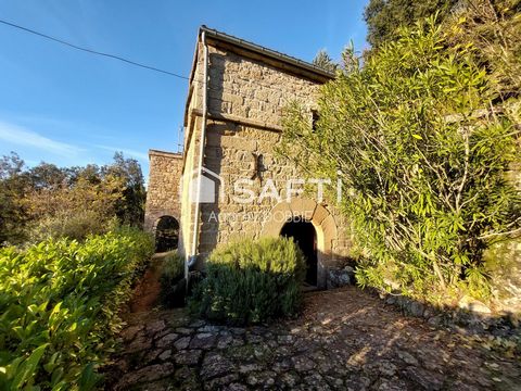 Les Vans : Ancien relais de chasse sur un terrain de 1ha