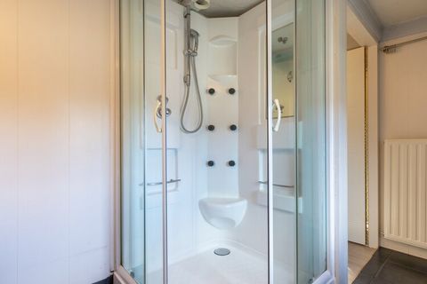 Welkom bij je perfecte vakantieverblijf in Zoutelanden! Dit charmante vakantiehuis ligt midden in de rust en is ideaal voor een stel op een romantische vakantie. Het vakantiehuis heeft een mooie tuin waar je 's avonds kunt barbecueën. Omgeven door pr...