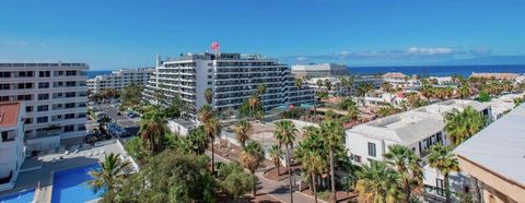 Apartamento reformado en venta en el corazón de Las Américas, en el complejo Playa Honda. Esta vivienda de 55m2 cuenta con un diseño de estilo moderno y funcional. Se distribuye en un amplio dormitorio, un baño completo, un acogedor salón comedor con...