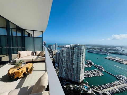 Als alleen het beste goed genoeg is, ontdek dan het leven op de top van Five Park, het luxe nieuwe appartement van Miami Beach in de omgeving van South Pointe. Residentie 4202 is zonder twijfel de meest gewilde 3 BR, 3,5 bad die nu beschikbaar is. De...