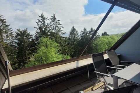 The very comfortable and tasteful Winterberg Apartment is located in a prime location in Winterberg, below the St. Georg ski jump, directly at the entrance to the ski lift carousel and near the start of the hiking trails. A total of 52 m² of living s...