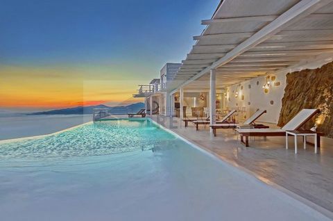 Huiscode: TP-0441, Villa te koop, Verdieping: Begane grond, Verhoogde begane grond, 1e (3 niveaus), Gebied: Mykonos - Armenistis Lighthouse. Het pand strekt zich uit tot 350 m². Het bestaat uit: 8 slaapkamers (8 Master), 8 badkamer(s), 1 keuken(s), 3...