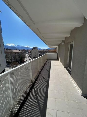 T2 45M2 terrasse de 27M2