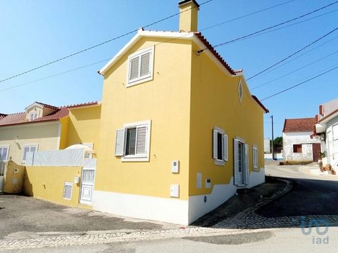 Descubra a sua nova casa, uma moradia excepcional localizada em Aldeia Fantástica, oferecendo uma exposição solar incrível e vista deslumbrante para a Serra. Características da moradia - Piso térreo -1 Quarto aconchegante com roupeiro grande embutido...