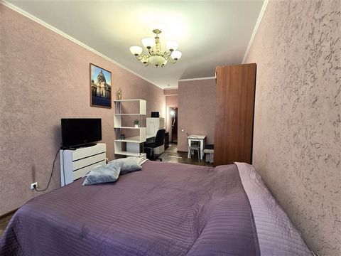 ID в ИМЛС: 46985888 - Сдам посуточно 3-комнаты площадью 23 м2, 26 м2, 18 м2 ( г Санкт-Петербург ул Союза Печатников 17). - Дом: материал стен - кирпичный, вид дома - вторичка, год постройки - 1867, этаж - 1, этажность - 6, высота потолка - 3. - Объек...