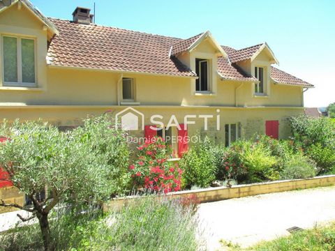 Très belle maison en pierre, composée de 7 chambres dont 4 suites parentales