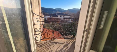 Maison de village sur 3 niveaux avec grande terrasse 15 m&#178;