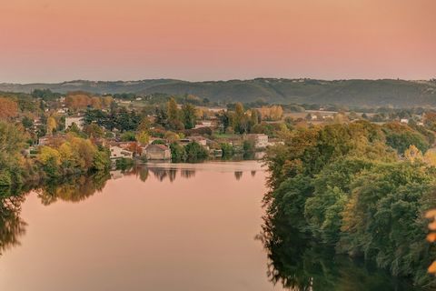 Tucked into a peaceful forest clearing, this 2-bedroom holiday home in Saint-Caprais is perfect for couples seeking romance or families craving tranquility. The home’s thick stone walls date back to 1663, and its period fireplace adds historic charm ...