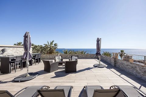 Emplacement privilégié, vue imprenable..... Penthouse exceptionnel d’environ 125 m2, avec une vaste terrasse sur le toit d’environ 105 m2. Ce magnifique appartement sur le toit-terrasse se compose d’un spacieux séjour lumineux ouvrant sur une terrass...