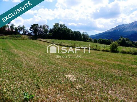 Terrain constructible de 1 460 m² en Exclusivité