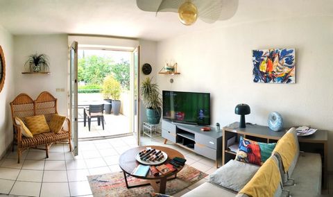 Appartement T3 en dernier étage avec balcon, parking et piscine