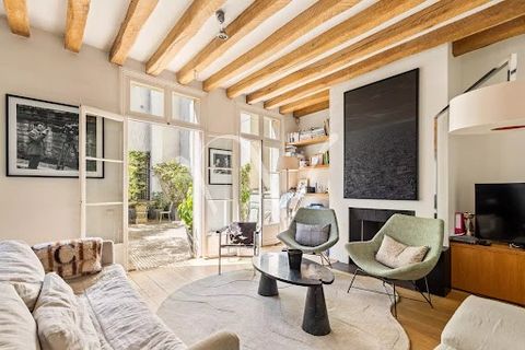 Au cœur de Saint Germain des Près, au deuxième étage avec ascenseur d'une belle copropriété, entre rue calme et jardins, un appartement de 109,56 m2 loi Carrez composé d'une entrée, un ravissant salon donnant sur jardins avec un accès à une superbe t...