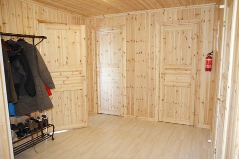 Évadez-vous au cœur de Torsby et détendez-vous dans ce charmant chalet au bord de la rivière, surplombant la paisible Övre Brocken. Avec son cadre féerique et son confort moderne, ce chalet offre un mélange parfait de détente et d'aventure. Réveillez...