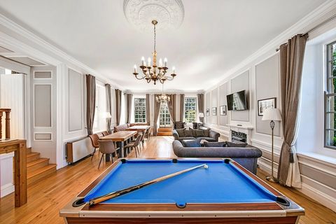 Nichée dans la campagne pittoresque de Thirsk, cette retraite idyllique offre le sanctuaire idéal pour ceux qui recherchent la tranquillité, le luxe et la commodité. Parfaits pour les séjours de vacances de courte durée, les lodges et appartements jo...