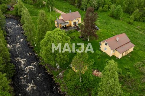 Deze mooie, op fitness geteste vrijstaande woning is gelegen aan het einde van de weg aan de rivier de Seal. Op de binnenplaats van het economisch gebouw waar een zomerkamer, opslagruimte, een houten schuur en een knutselkamer waren. Strandsauna waar...