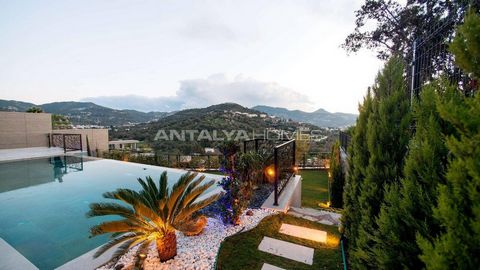 Huis met Zeezicht en Privézwembad in Bodrum Yalıkavak Dit luxe huis is gelegen in de regio Yalıkavak in Bodrum, Muğla. Yalıkavak is de populairste vakantiebestemming van Bodrum. Het gebied biedt kristalheldere stranden, boetiekhotels en luxe huizen. ...