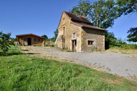 IN THE HEART OF THE BRIONNAISE COUNTRYSIDE & QUIET, we offer a beautiful stone house with a view of 80 m2, completely renovated and insulated in 2017. It consists of a living room opening onto a terrace to the south, a fitted kitchen, 3 bedrooms, a s...