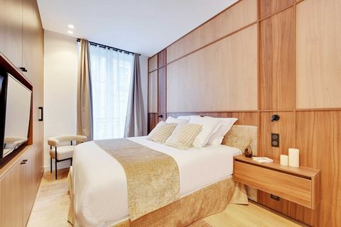 Checkmyguest biedt dit moderne appartement van 57 m² in Scandinavische stijl aan, gelegen op de 2e verdieping aan de Rue Saint-Martin in Parijs. Het is licht en elegant en biedt een rustgevende omgeving in het hart van de Marais, dicht bij voorzienin...