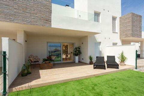 Nieuwe Bungalows in La Finca Golf, Algorfa - Luxe en Natuur aan de Costa Blanca Exclusief wooncomplex in een golfomgeving Gelegen in het prestigieuze La Finca Golf resort in Algorfa, biedt dit nieuwe wooncomplex een unieke kans om te genieten van een...