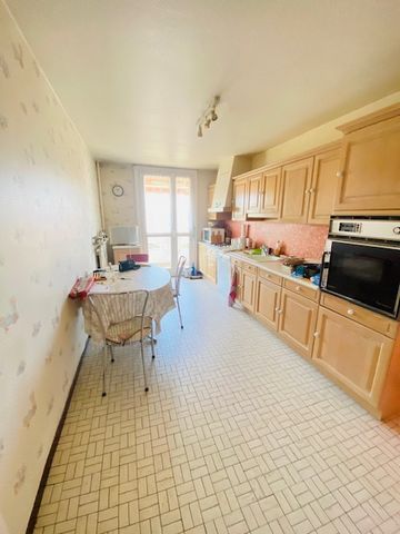 A VENDRE APPARTEMENT T6 ROANNE BORD DE LOIRE 42300