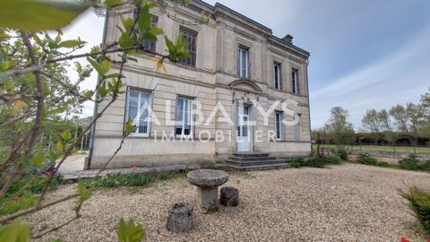 Come and discover this bourgeois stone house with quality renovation combining modernity and authenticity. Behind this façade of character hides more than 290m2 of living space, spread over two levels. An entrance worthy of the name offers on one sid...