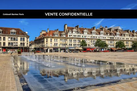 Coldwell Banker freut sich, Ihnen diese Luxusimmobilie am Stadtrand von Beauvais, eine Stunde von La Défense entfernt, zu präsentieren, die ein außergewöhnliches Wohnumfeld bietet. Die Kombination aus Volumen, Licht, Materialien, Möbeln und Dekoratio...