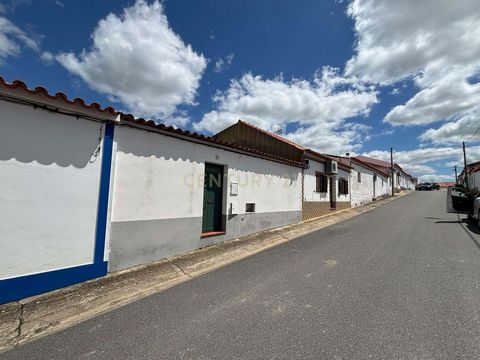 Se procura um projeto de reabilitação no coração do Alentejo, esta é a sua oportunidade! Moradia com 65 m² de área de construção, inserida num lote de 230 m², localizada na pacata freguesia de Safara. O imóvel já conta com um projeto elaborado para a...
