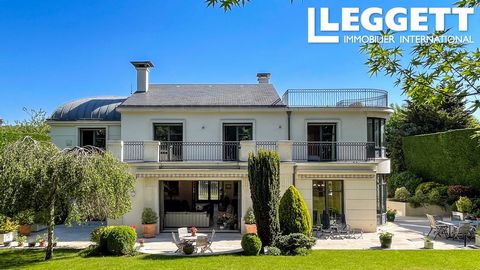 A36677GBR92 - Située dans une voie privée dans un environnement privilégié et calme de Ville-d’Avray, cette propriété familiale et prestigieuse d’environ 520 m² allie confort moderne, volumes généreux et prestations haut de gamme. [Pré-équipement pou...