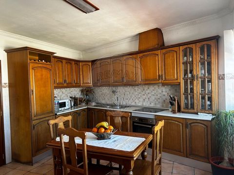 Apartamento T3 à Venda em Brinches – Conforto com Terraço Generoso no Coração do Alentejo  Apresentamos este acolhedor apartamento T3 localizado na vila de Brinches, uma zona típica e tranquila do Alentejo. Com um terraço amplo de 37 m², este imóvel ...