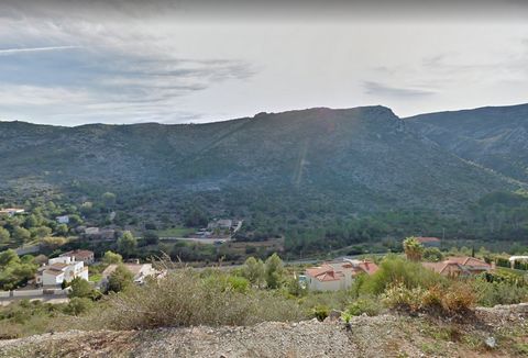 Investment Opportunity! 10 plots located in the La Solana urbanisation, near Pedreguer. Conveniently located for the La Marina shopping centre and AP7 motorway. Within 20 minutes of the coast and 15 minutes from the La Sella golf course and spa hotel...