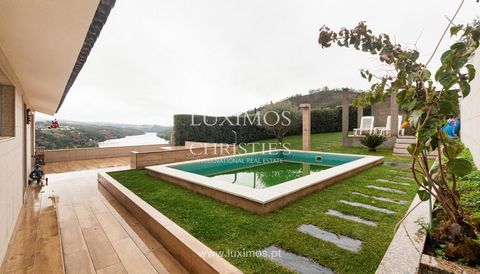 Distinguished recently refurbished villa , with stunning river views , for sale , in Melres . With a well defined landscape, making the most of the surrounding nature, this villa values the outdoor space, highlighting the pool and leisure space . Dis...