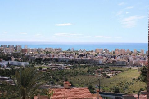 Urban plot with access to two streets and great views of the Voramar beach; it is the only free plot in this section where you can build in height with spectacular views. The urbanization Montemolino is located five minutes from Benicasim village and...