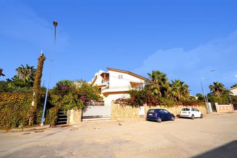 Dit zonnige appartement ligt in Sciacca op Sicilië. De woning heeft 2 slaapkamers en is geschikt voor 6 personen, ideaal voor een groot gezin. Het huis beschikt over een tuin en een terras.