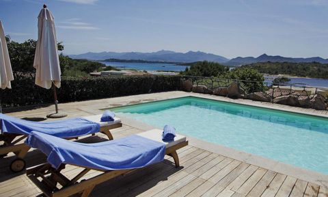 Великолепная вилла, расположенная в одном из самых красивых районов северной Сардинии, Капо Кода Кавалло. Вилла окружена красивым садом с частным бассейном и предлагает отличную уединенность, великолепный вид на море, комфорт, отдых и спокойствие. Пр...