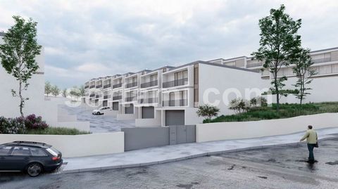 Luxurious house under construction in São Cosme. This fantastic property with three fronts and three floors, is situated within a luxurious condominium. The condominium is esigned with a high standard and quality, using the latest technological-, the...